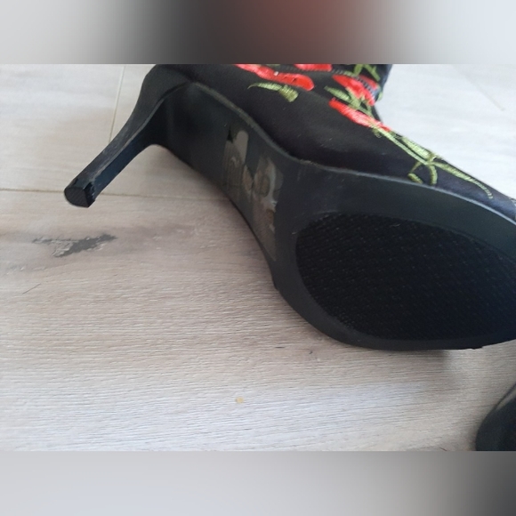 Roses 🌹 boots - Picture 4 of 4